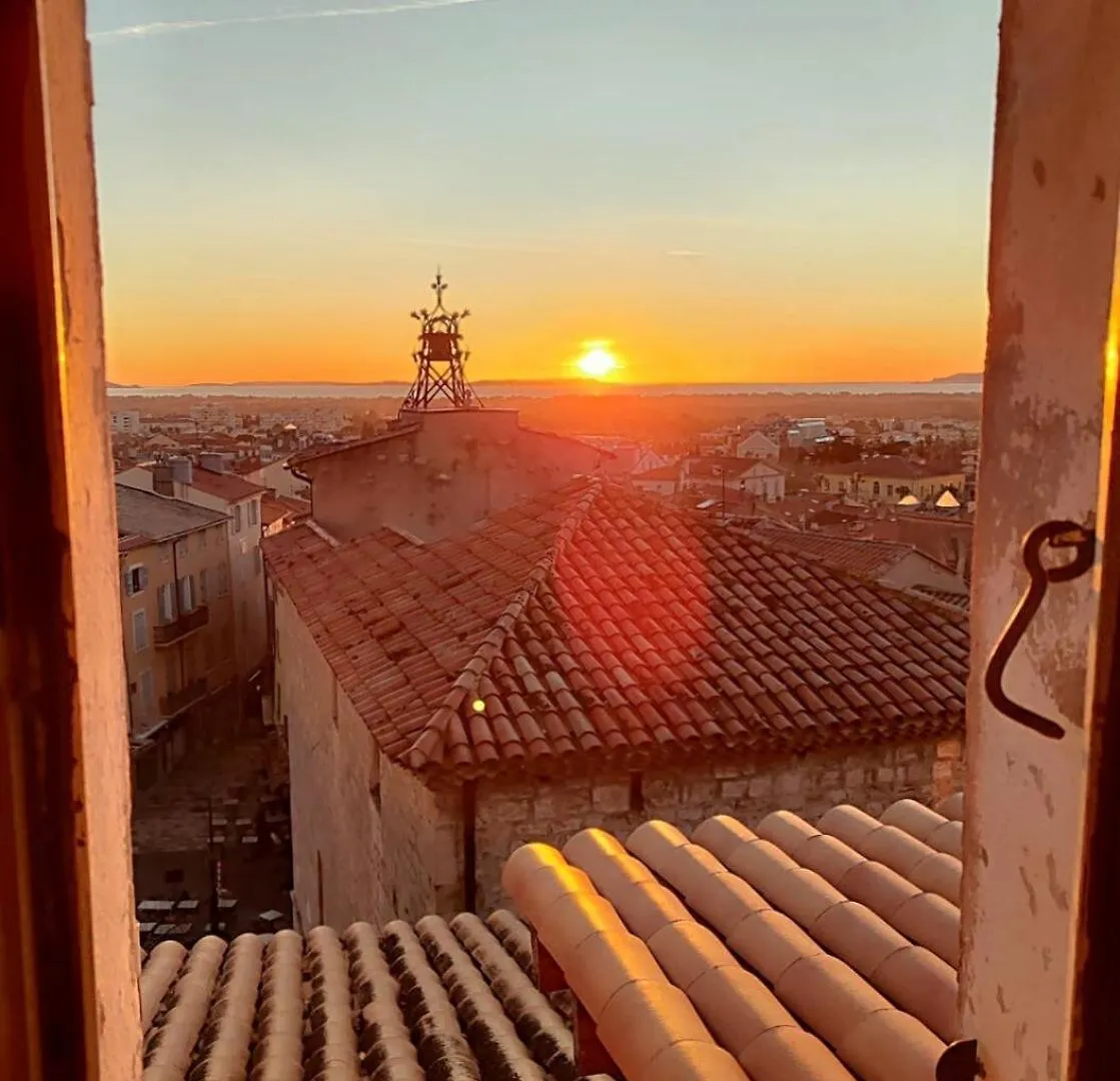 Levant Des Templiers, 2 Chambres, Vue Mer, Centre Historique contacts